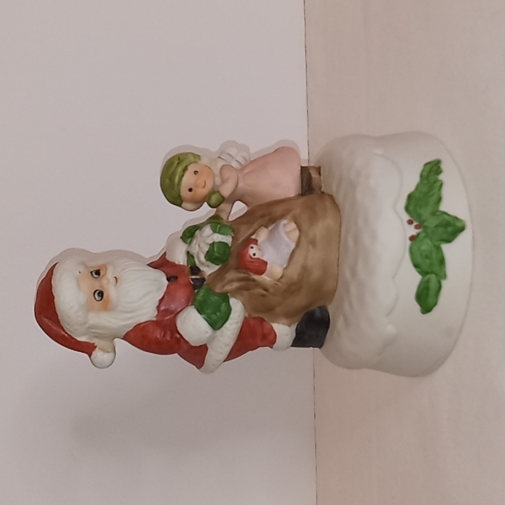 Vintage Christmas Ceramic Musical Wind Up Santa Scene Collectible Made in Taiwan